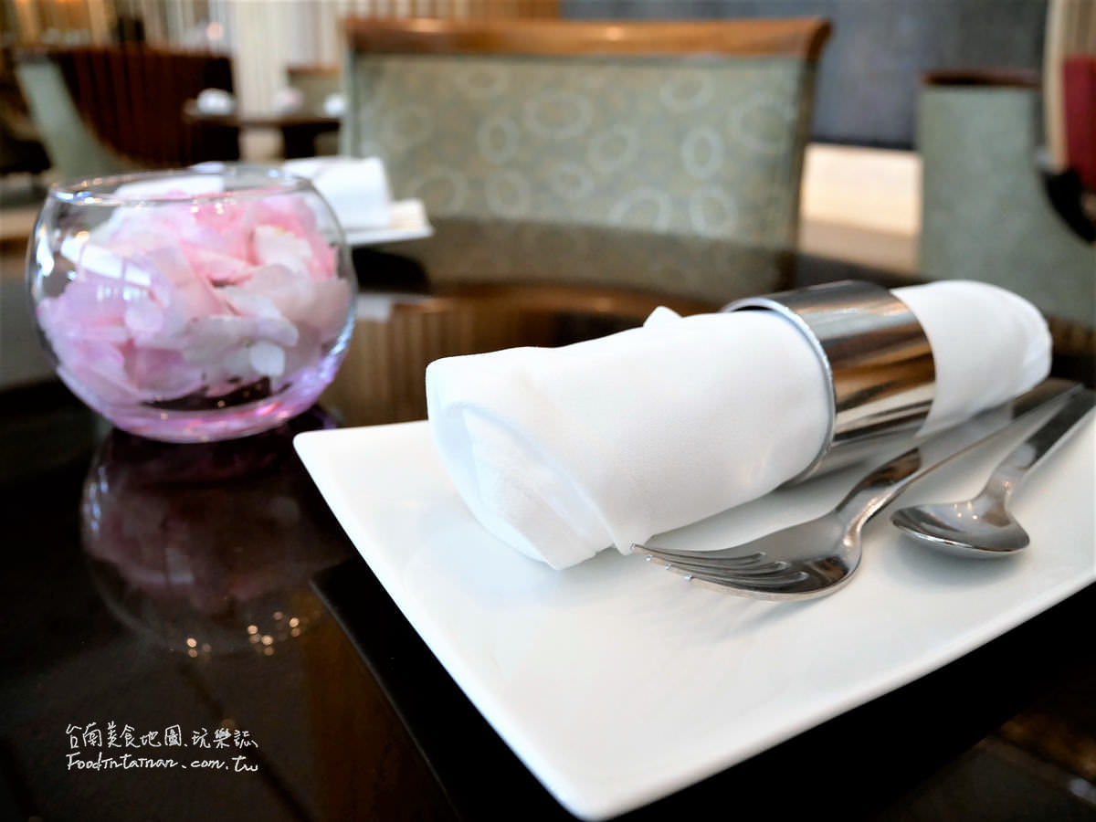 台南下午茶推薦其間限定限量販售紅寶石巧克力套餐甜點-Shangri-La Tainan 香格里拉台南遠東國際大飯店