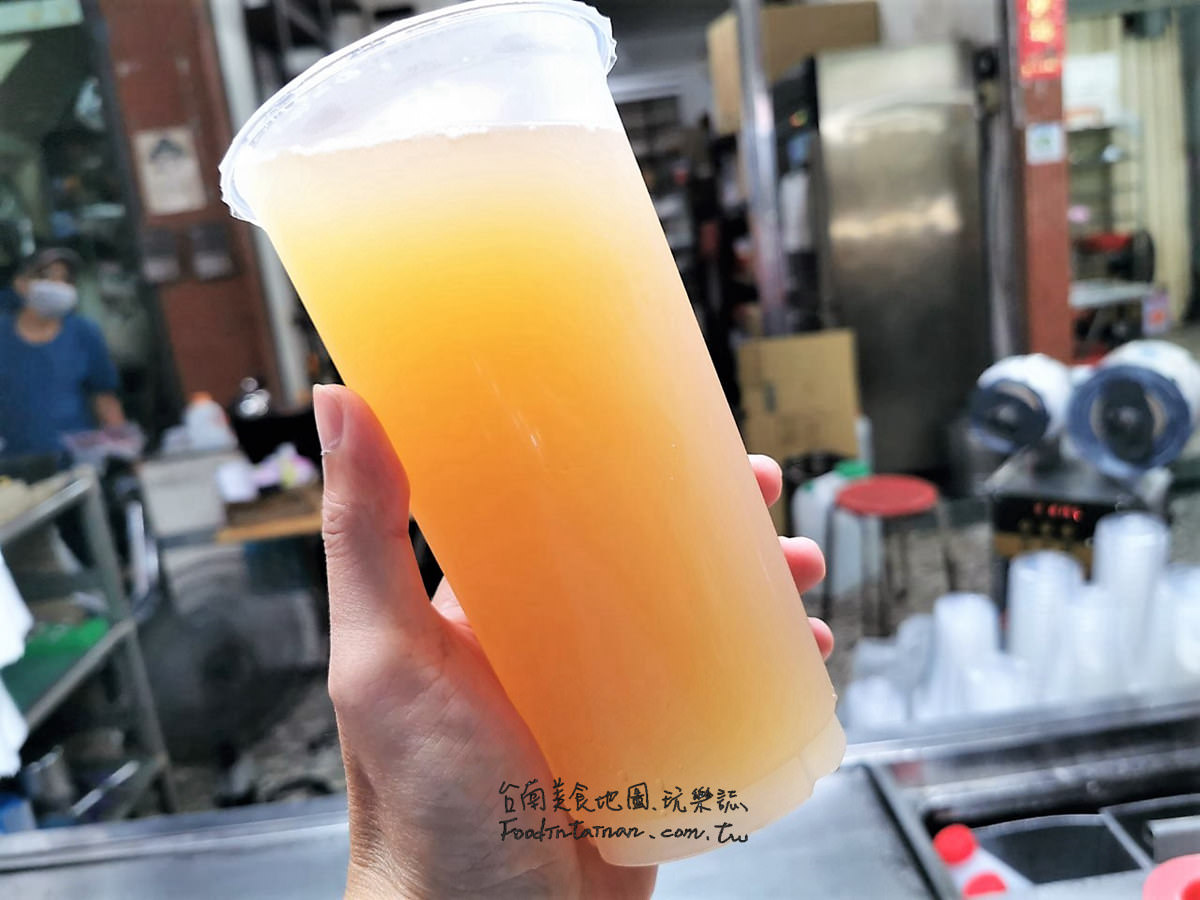 台南推薦一甲子蓮藕茶楊桃湯汁椰子原汁水的古早味涼水老攤-阿福涼茶